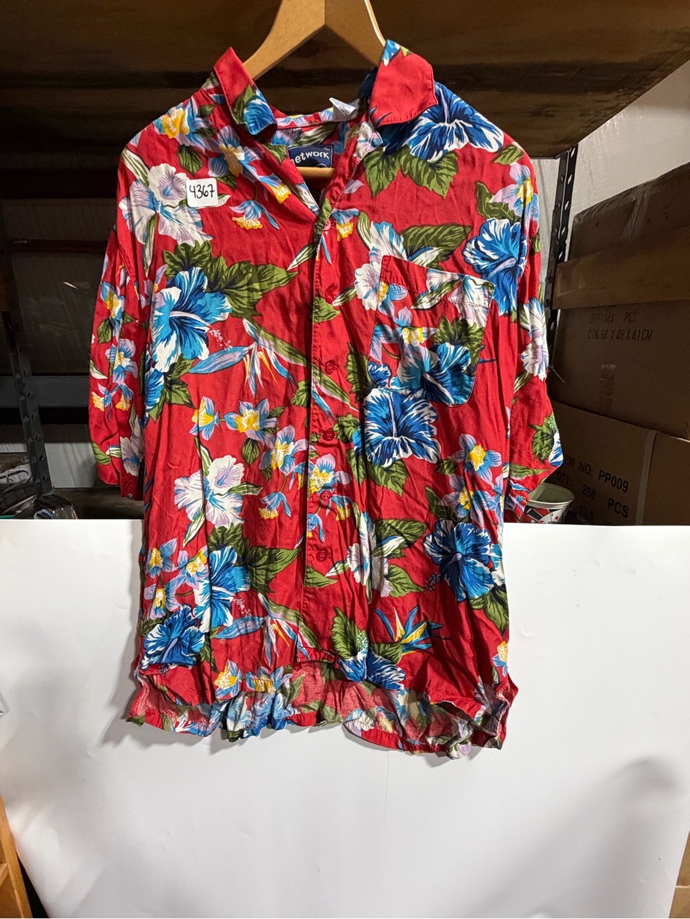 #4367-Men's Red Floral Short-Sleeve Button-Down Shirt